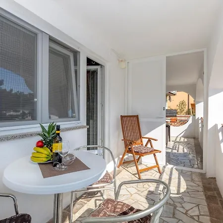Apartmani Luky Karlobag Exterior photo