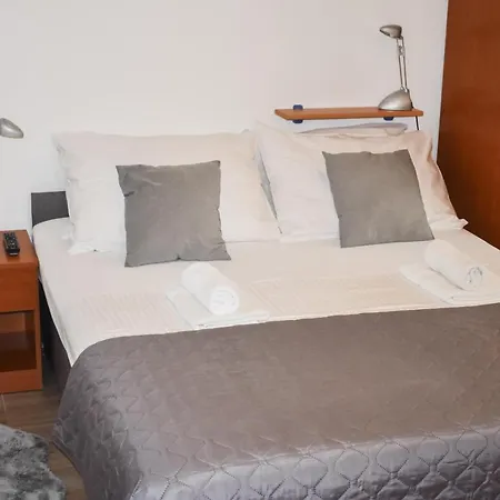 Apartmani Luky Karlobag Exterior photo
