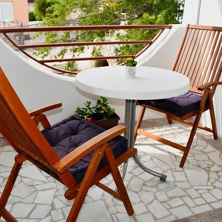 Apartmani Luky Karlobag Exterior photo